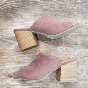 Universal Threads open toe mules block heel size 7